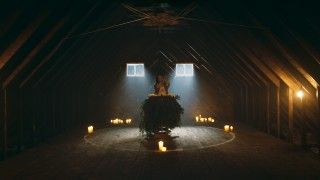 『シェルビー・オークス』怪しすぎる謎の老婆！不穏な本編映像＆場面写真&胸糞を加速するパスコード解禁１