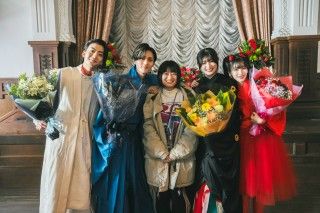 永瀬廉＆吉川愛、舞踏会ダンスシーンで揃ってクランクアップ！『鬼の花嫁』クランクアップ写真＆コメント到着１