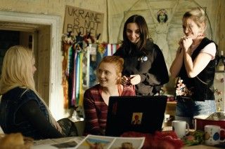 フェミニスト活動団体「FEMEN」の創設者が FEMEN を去った理由とは?『OXANA／裸の革命家・オクサナ』２