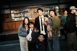 ファミリーデイを実施！『BYE BYE LOVE 探偵はBARにいる』大泉洋・松田龍平も終始笑顔でファミリー達と交流１