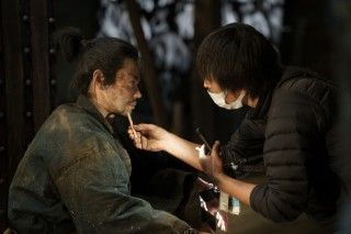 本木雅弘〈孤立無援の城主〉×菅田将暉〈幽閉された天才軍師〉『黒牢城』メイキング写真&現場レポート解禁２