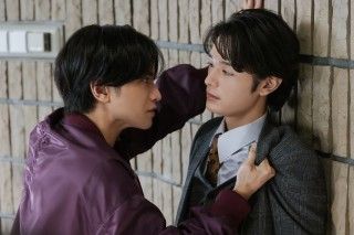 神崎麗司(中島健人) VS 渕上颯真(塩野瑛久)『ラブ≠コメディ』“怒りの壁ドン”シーンが解禁