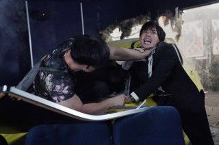 成宮寛貴VS青木マッチョの死闘『藁にもすがる獣たち』壮絶アクションを捉えた本編映像が解禁１
