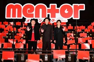 『mentor』大ヒット御礼舞台挨拶！磯村勇斗＆末澤誠也W主演コンビが熱いハグを披露１