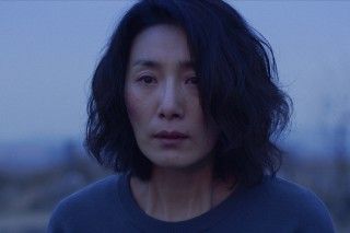 “認知症老女すり替え”で破滅に直進。釜山国際映画祭3冠「ビニールハウス」２