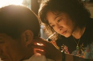 理髪店を閉めて恩人の出張散髪へ。大阪アジアン映画祭で受賞した「本日公休」２
