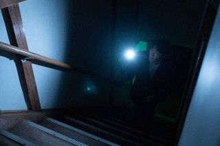 Snow Man渡辺翔太が3物件で怪奇に迫る。「事故物件ゾク 恐い間取り」場面写真解禁２