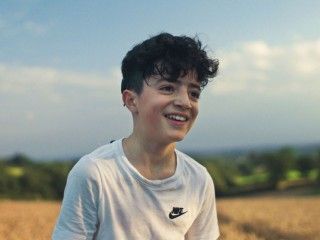 ろう者の難民少年が移住先のイギリスで希望を追う「ぼくの名前はラワン」２
