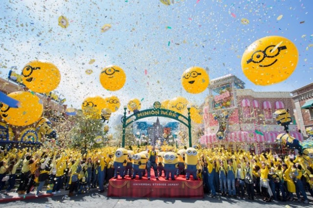 ミニオン パーク オープン ミニオンカラーの黄色一色の ハチャメチャ 開幕宣言で大熱狂 映画の時間