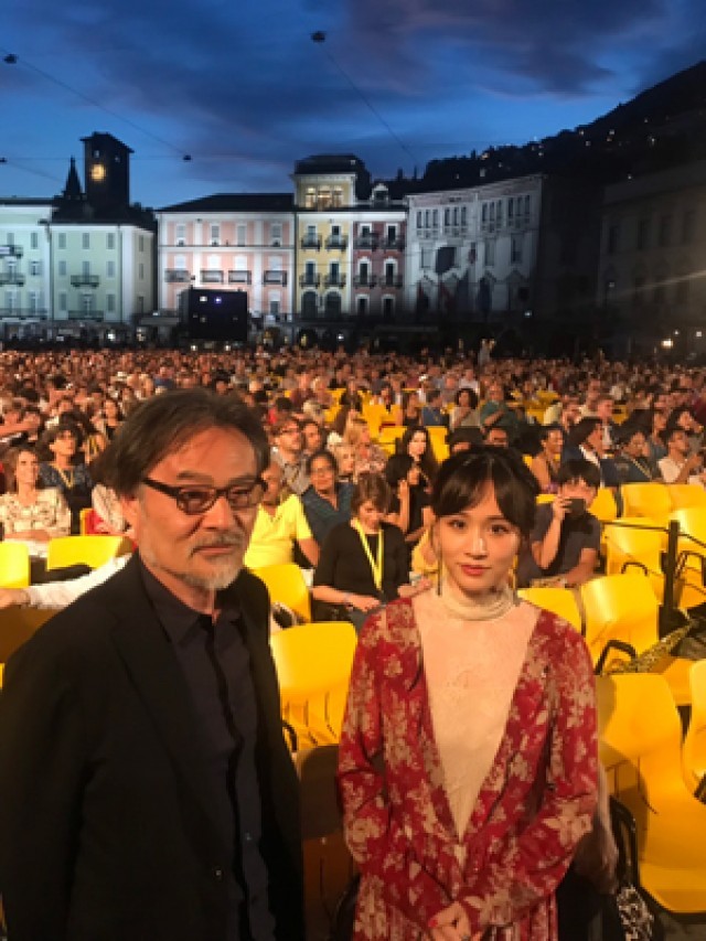 旅のおわり世界のはじまり 日本史上初 第72回ロカルノ国際映画祭のクロージング上映 8000人の観客が 前田敦子の歌に酔いしれる 映画の時間